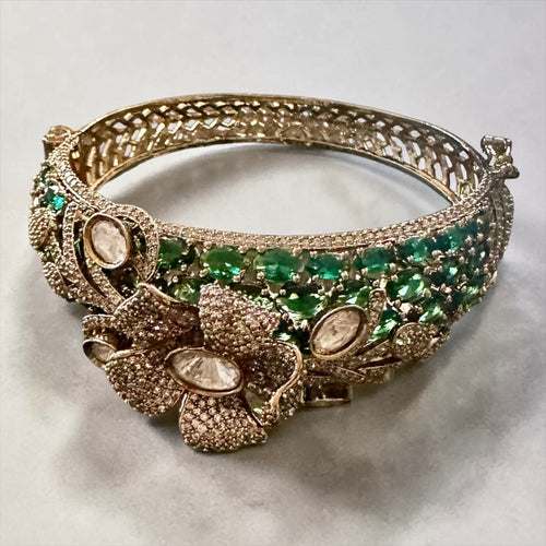 Emerald green ad bracelet