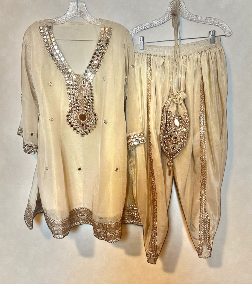 2-piece ivory tulip  set