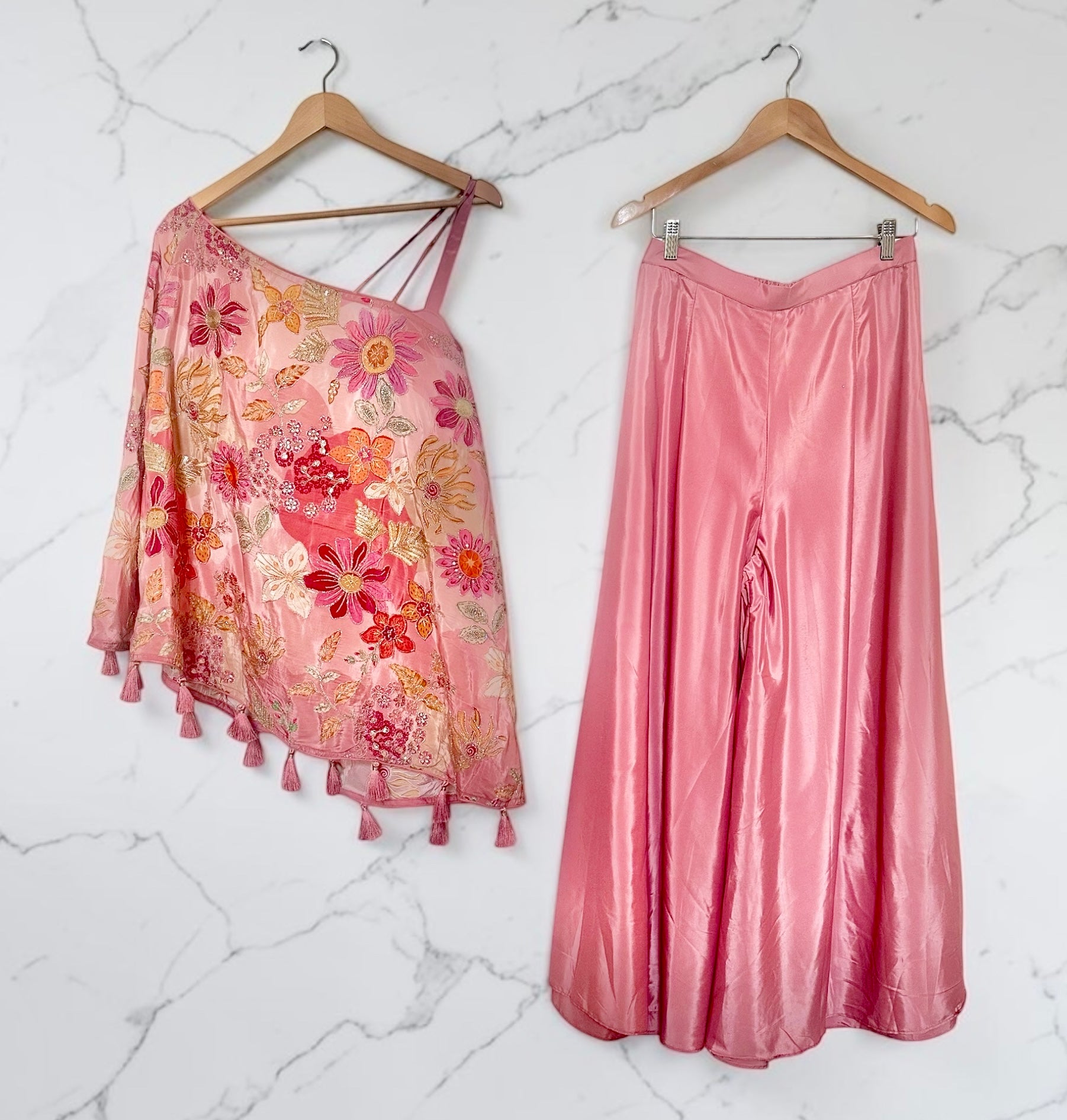 One-shoulder floral outfit