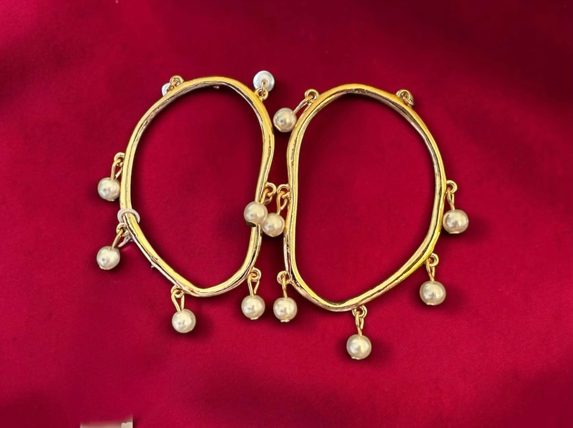 Contemporary pearl earrings