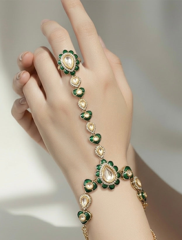 Emerald green Polki hand jewelry