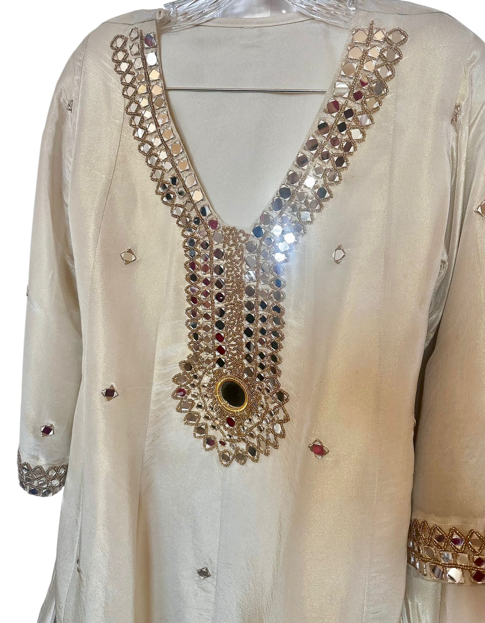 2-piece ivory tulip  set