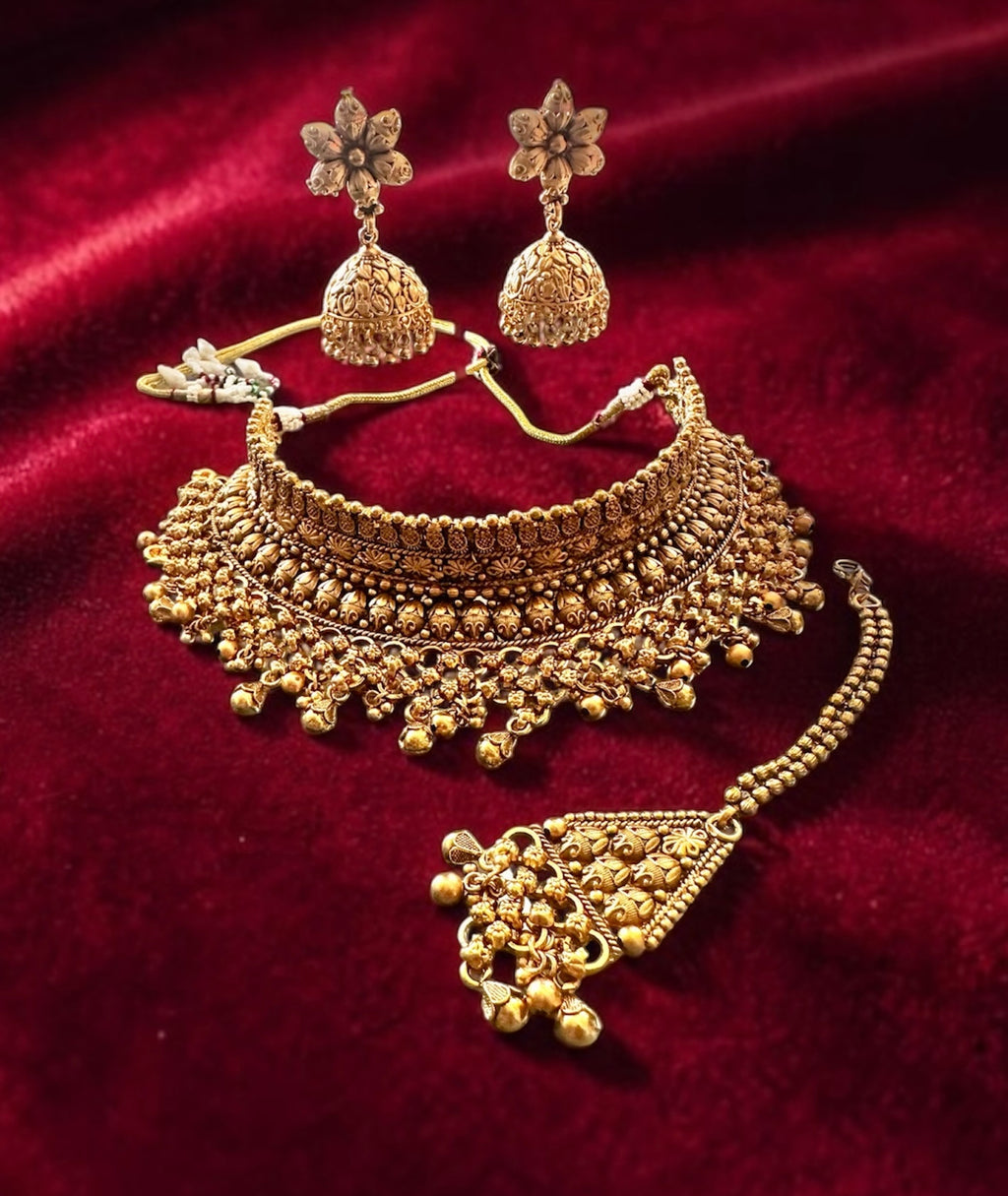 Gold finish choker set