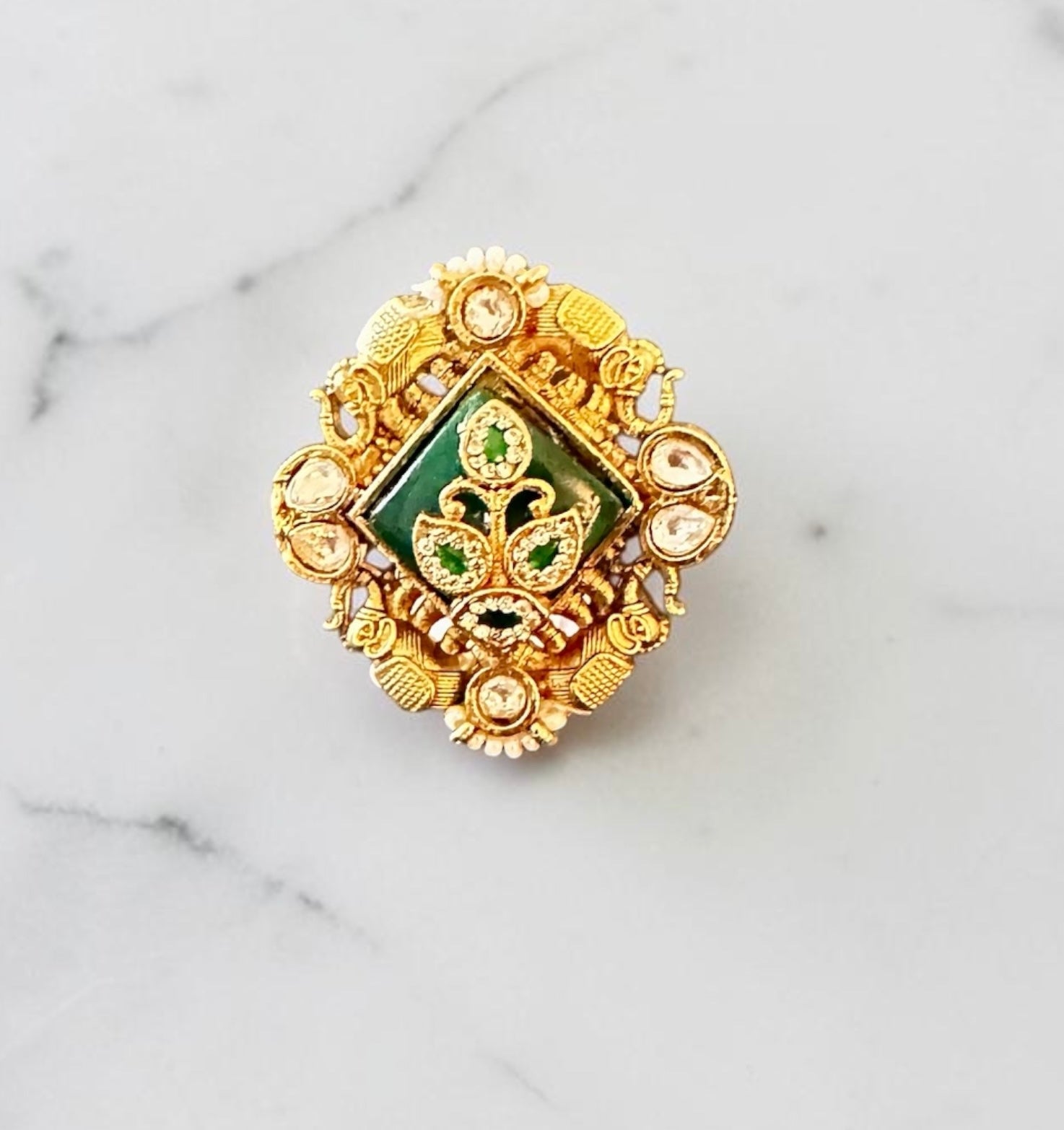 Emerald green kundan ring