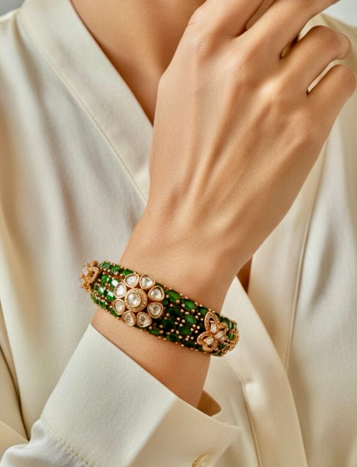 Emerald green openable bracelet