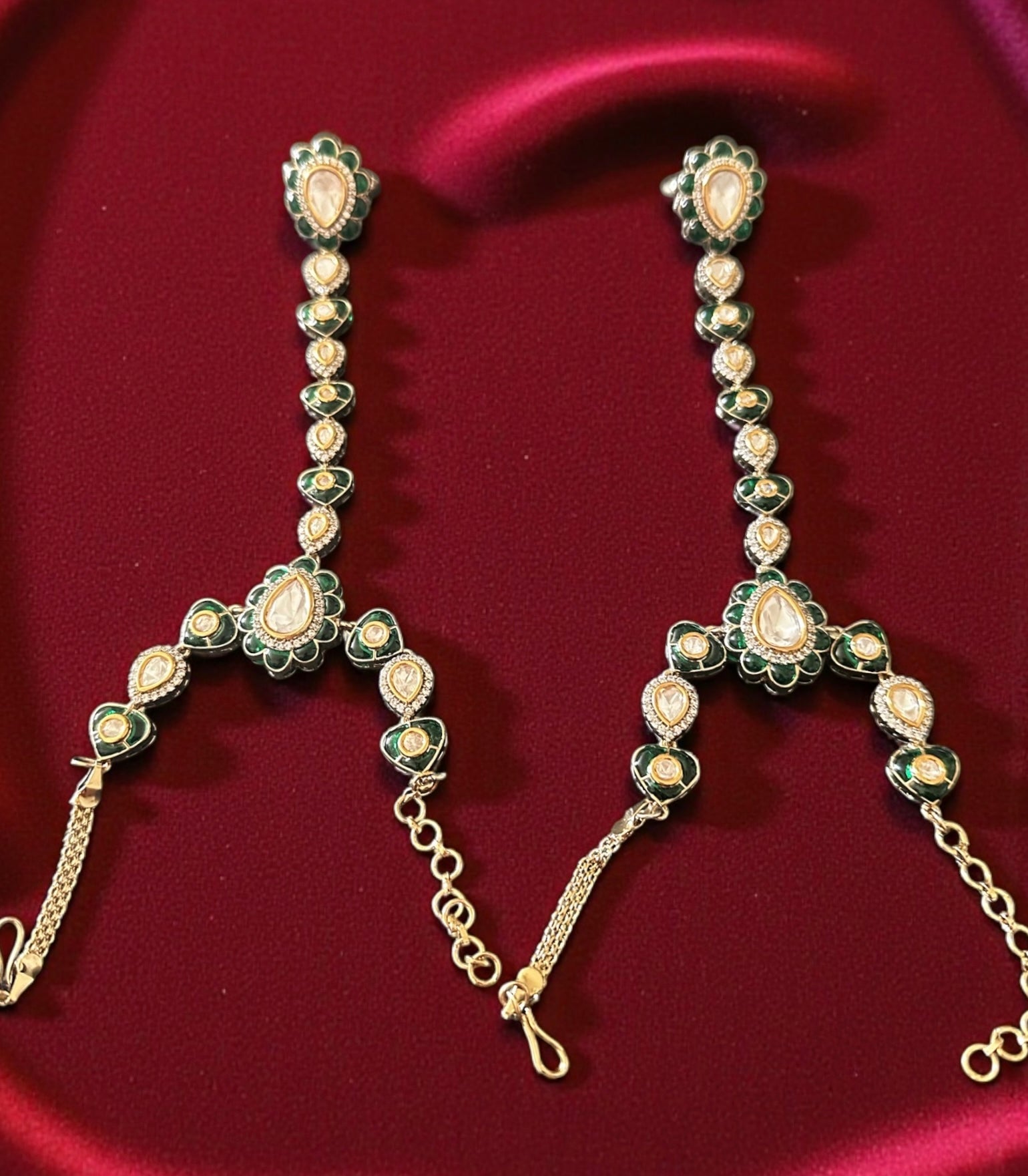 Emerald green Polki hand jewelry