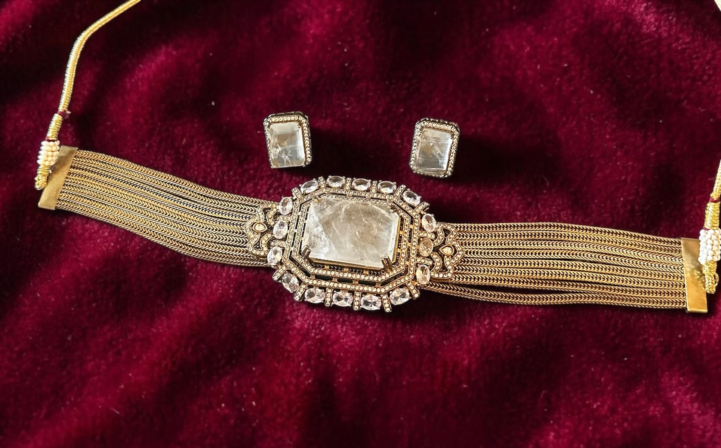 White doublet stone choker set