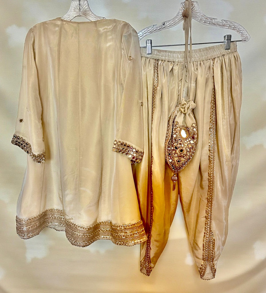 2-piece ivory tulip  set