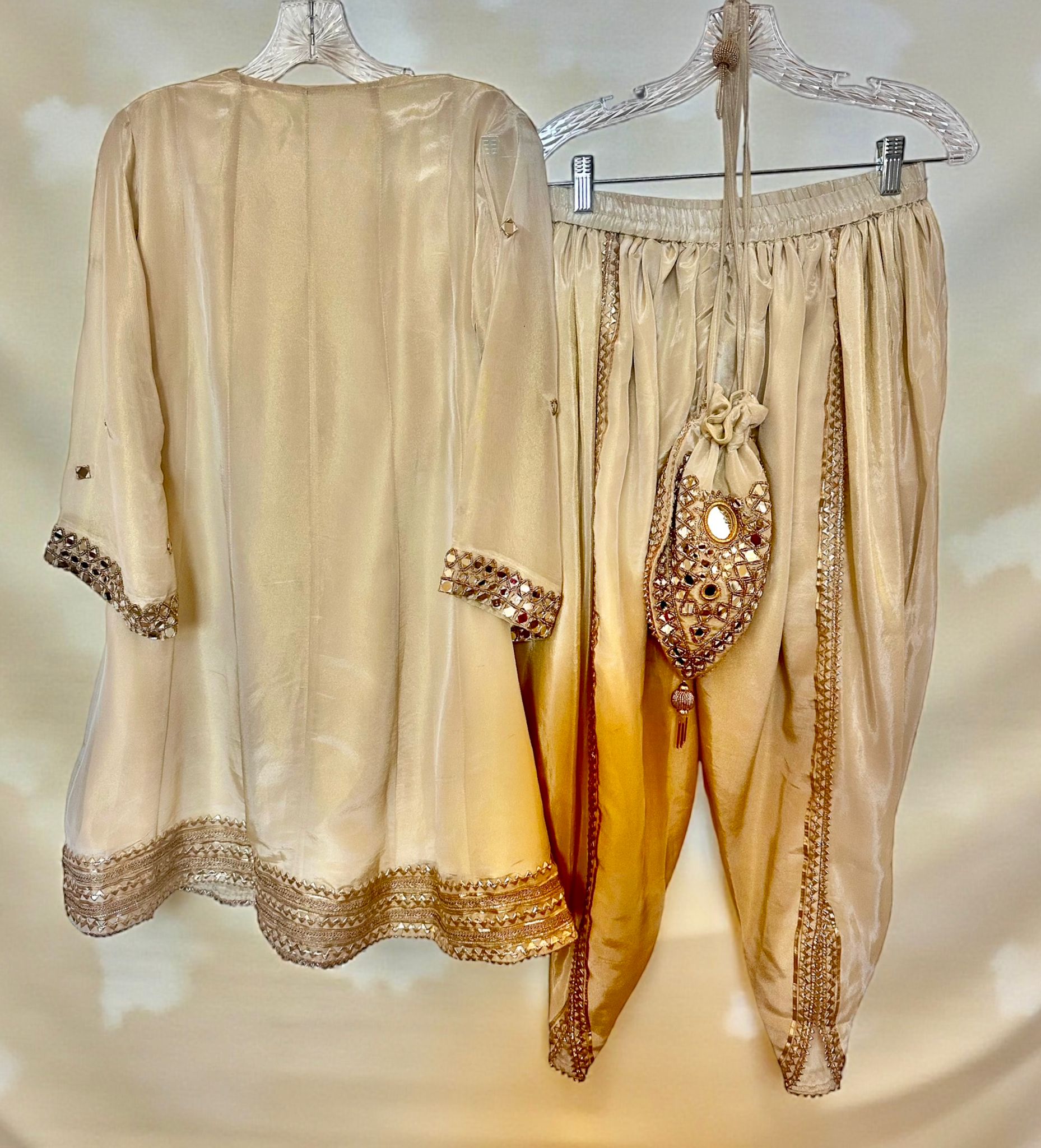 2-piece ivory tulip  set