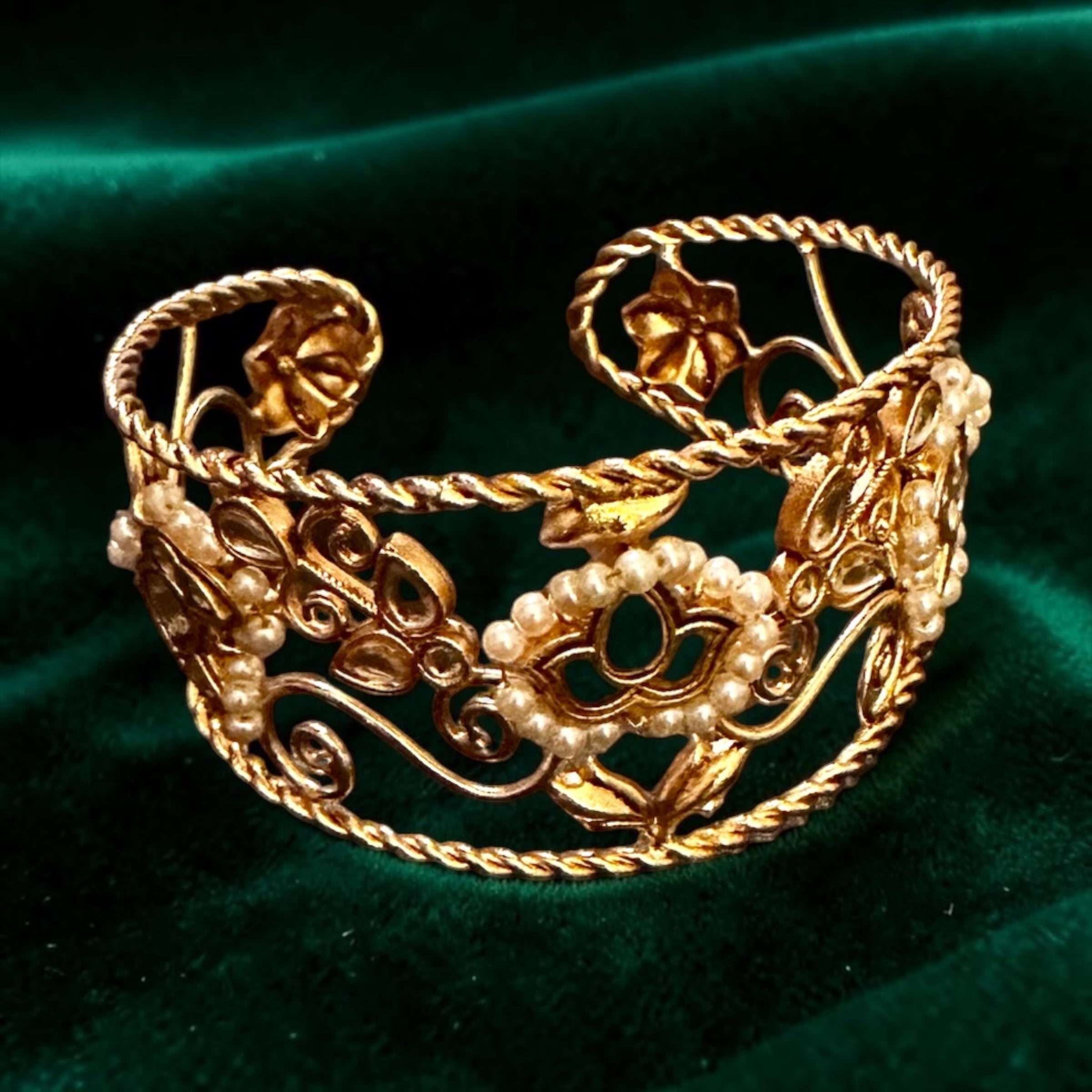 Emerald green with kundan bracelet