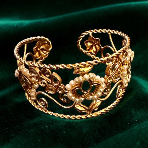 Emerald green with kundan bracelet
