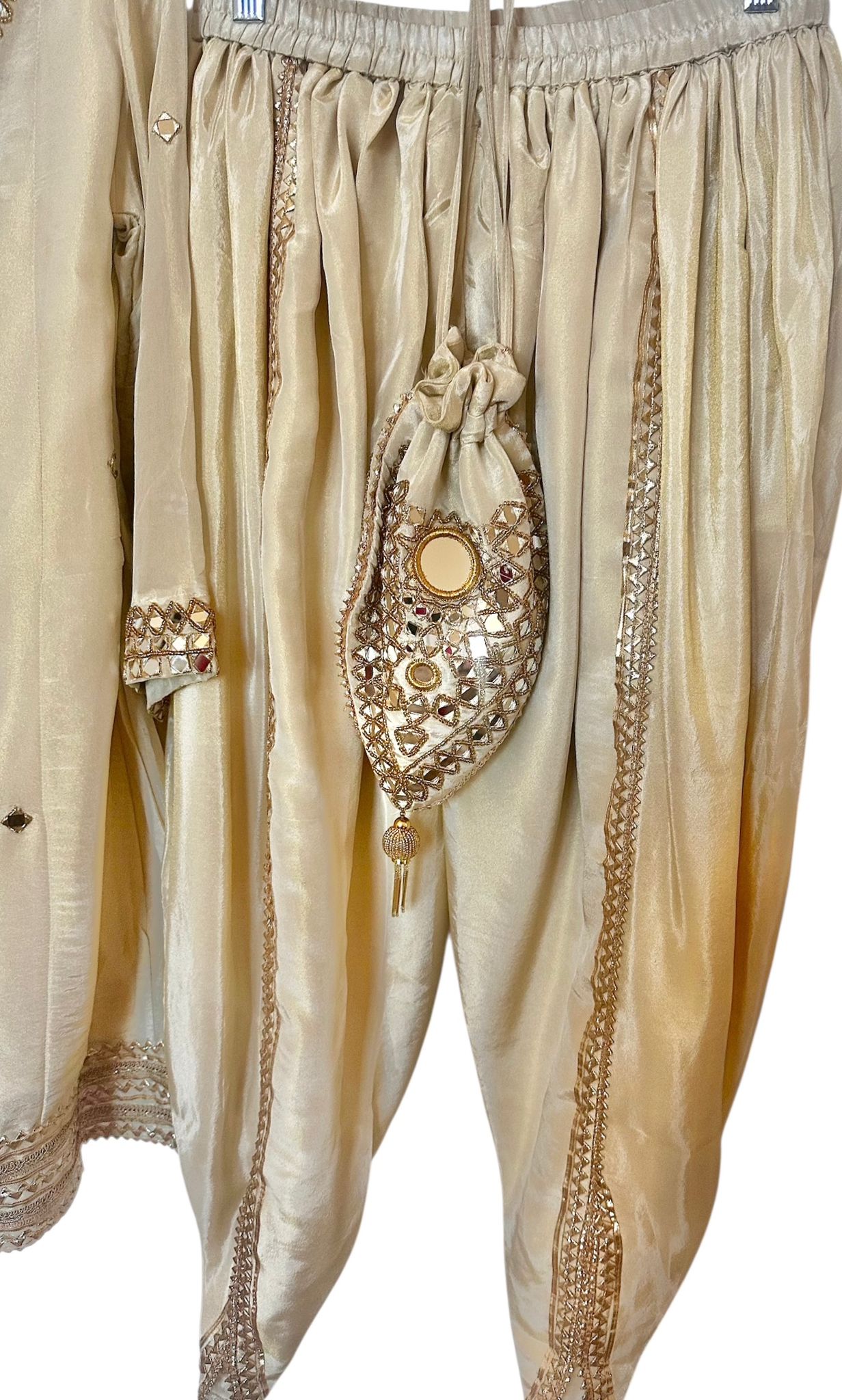 2-piece ivory tulip  set