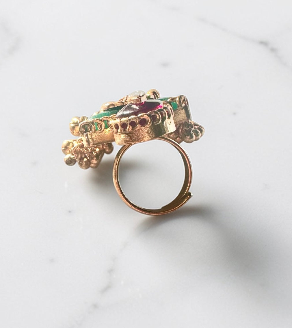 Elephant motif emerald ring