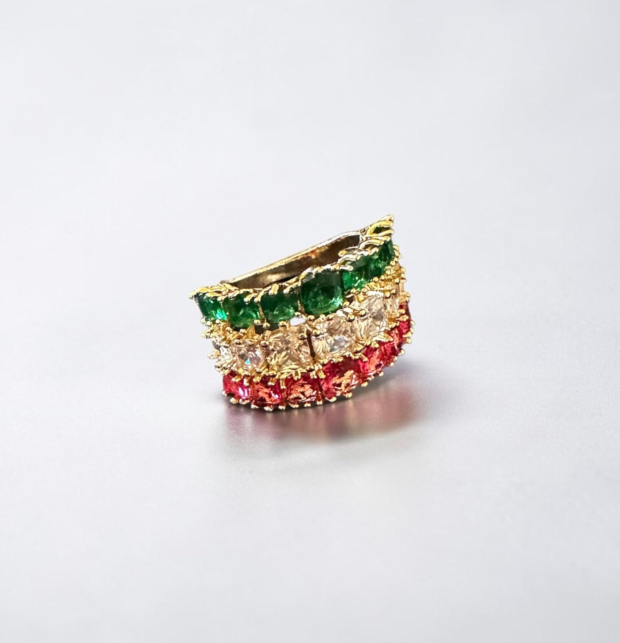 Tri-colored stone ring