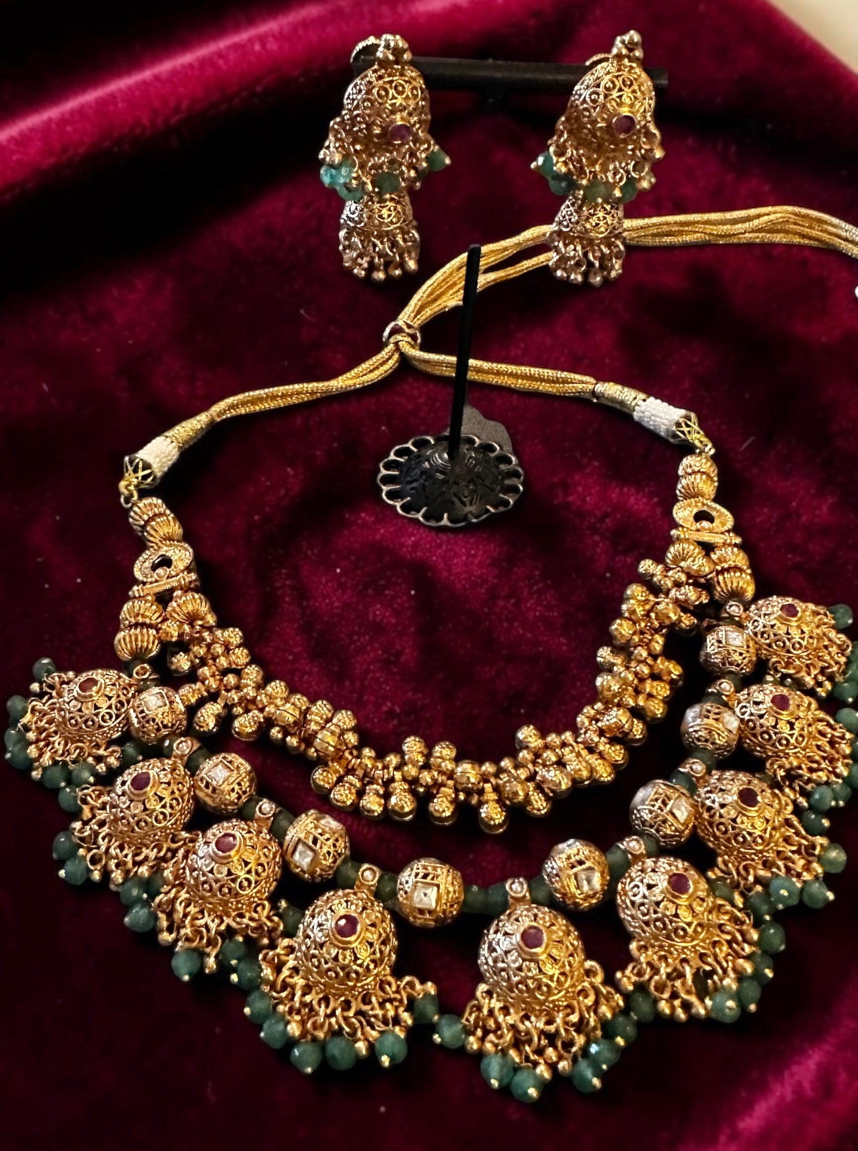 Emerald green drops gold finish set